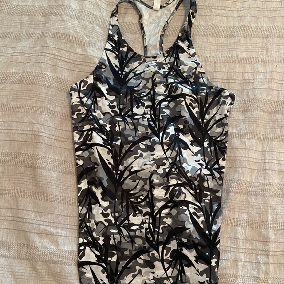 Under Armour Tops - Under Armour Black & White Workout Tank